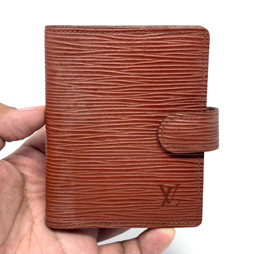 Louis Vuitton Epi Buckle Wallet - Picture 4 of 15
